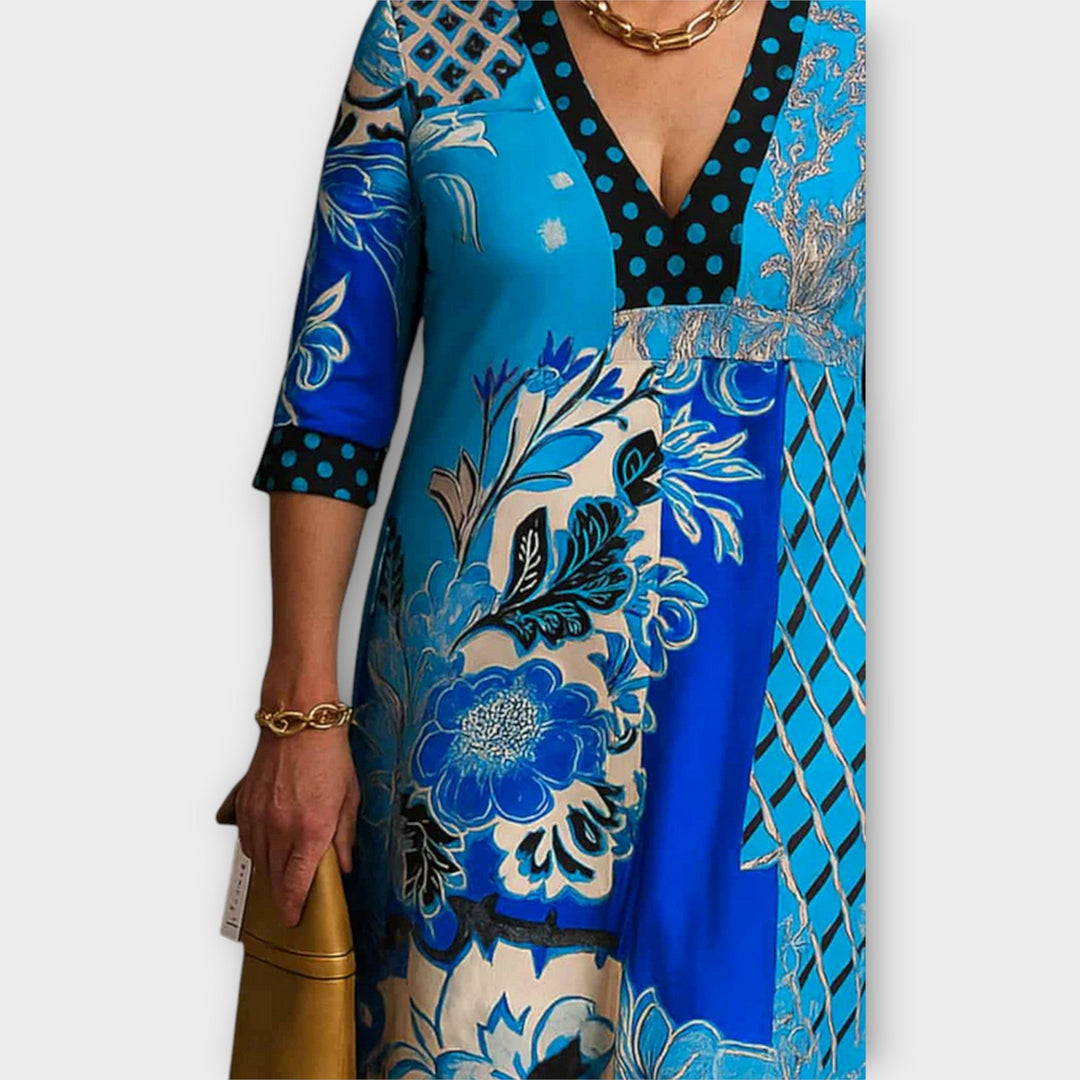 Obleka z Elegantnim Dekoltejem in Unikatnim Slogom