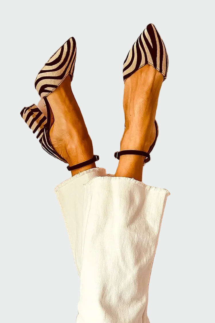 Ženski čevlji z ostrim nosom v zebraste vzorcu s trakcem