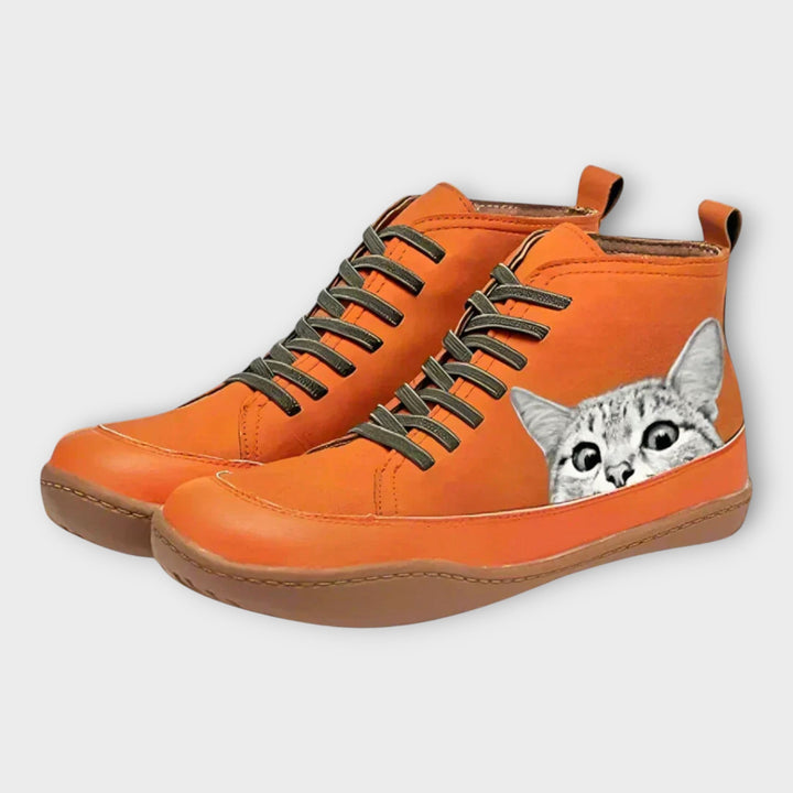 Chic Sneakers with Subtle Design
