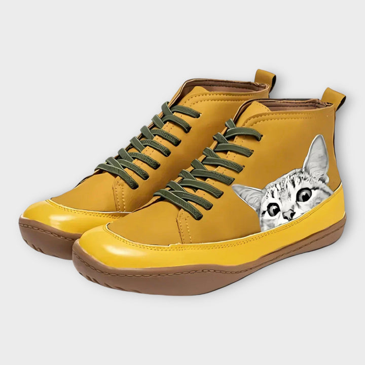Chic Sneakers with Subtle Design