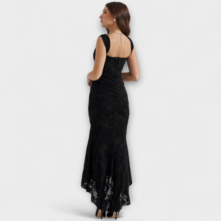 Elegantna dolga obleka s sofisticiranim korzetom