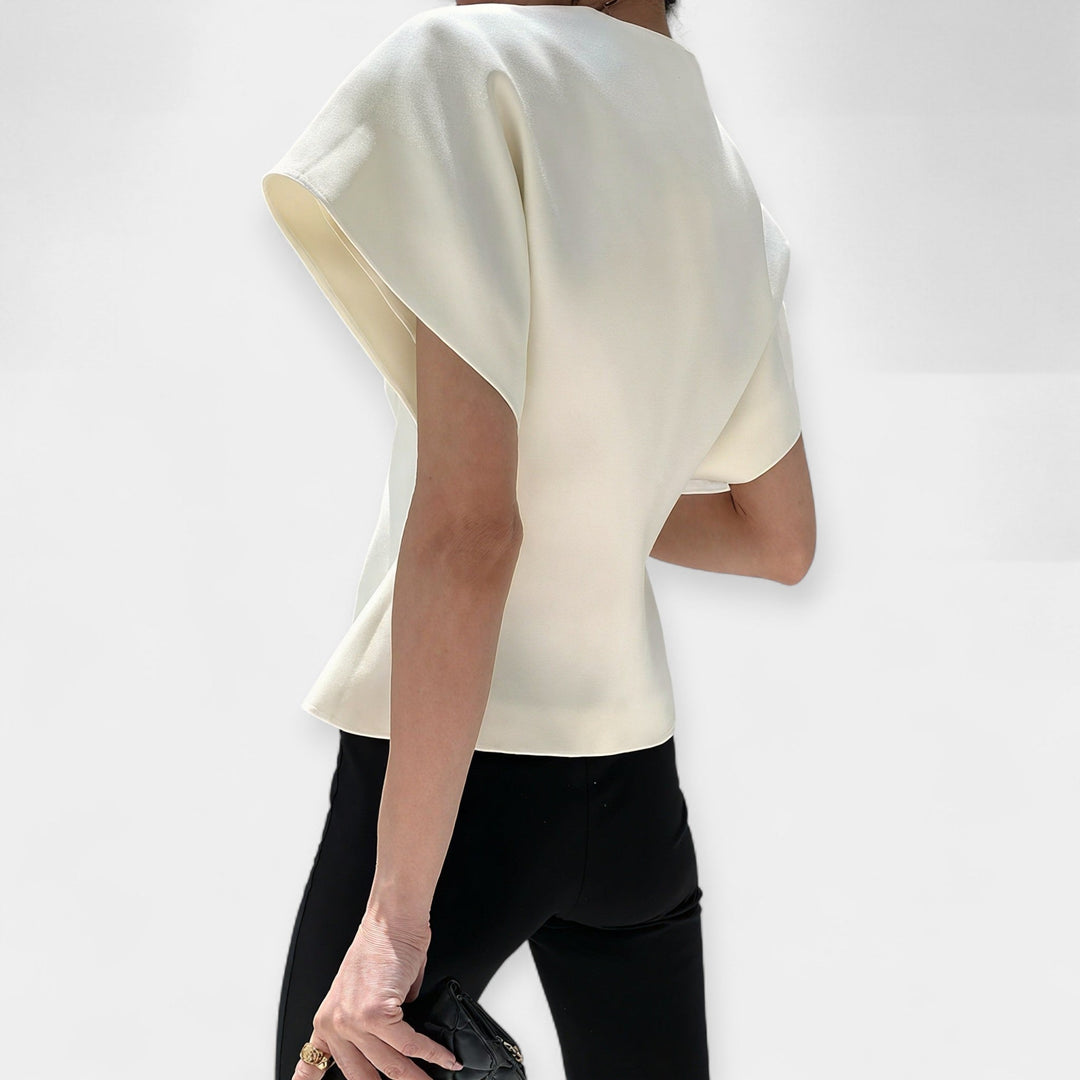 Eleganten Minimalistični Top