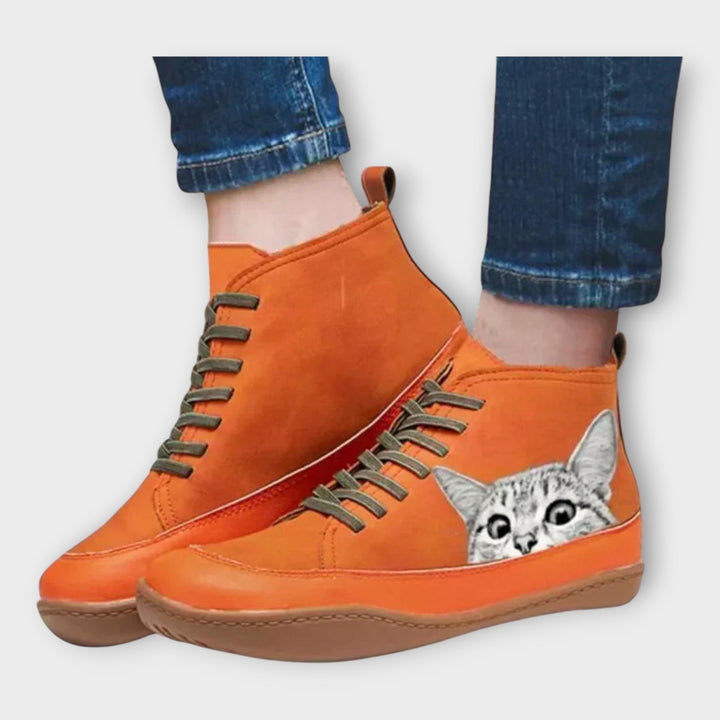 Chic Sneakers with Subtle Design