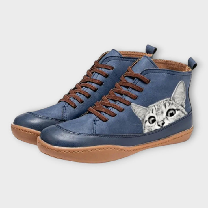 Chic Sneakers with Subtle Design