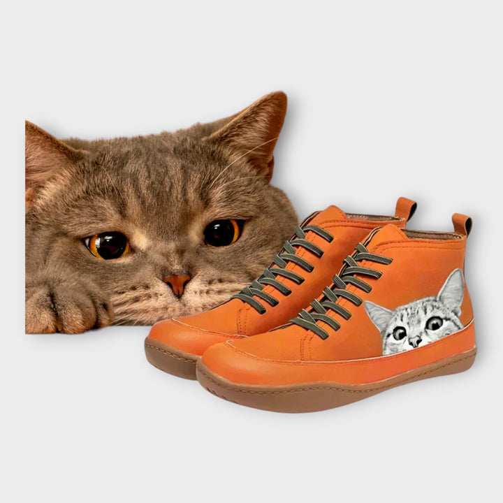 Chic Sneakers with Subtle Design