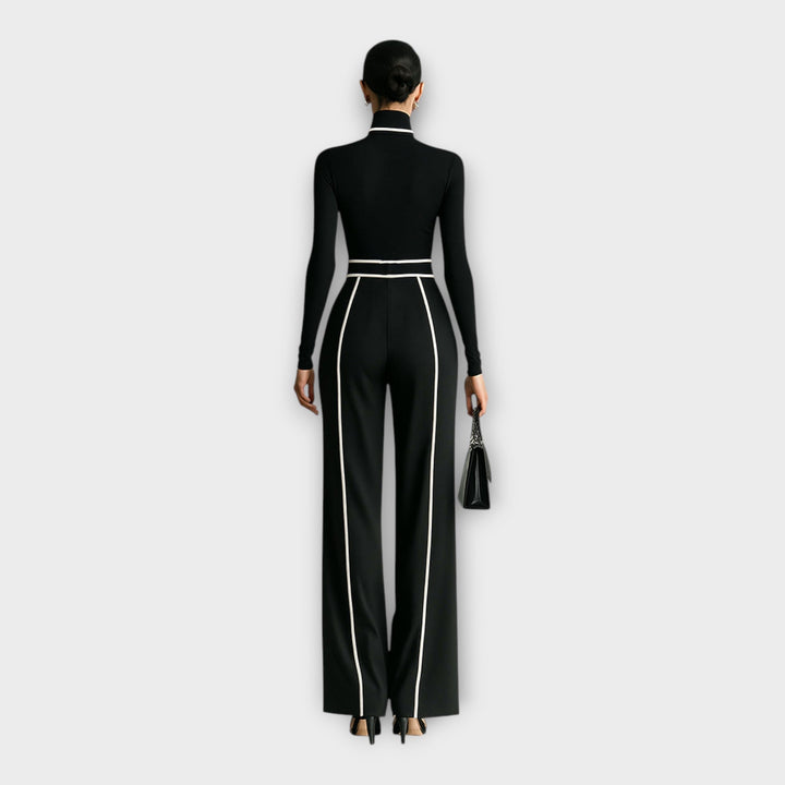 Elegantna enodelna obleka z minimalističnim dizajnom