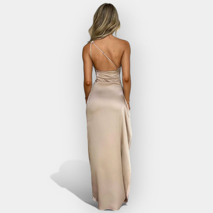 Satenska obleka za elegantne večere