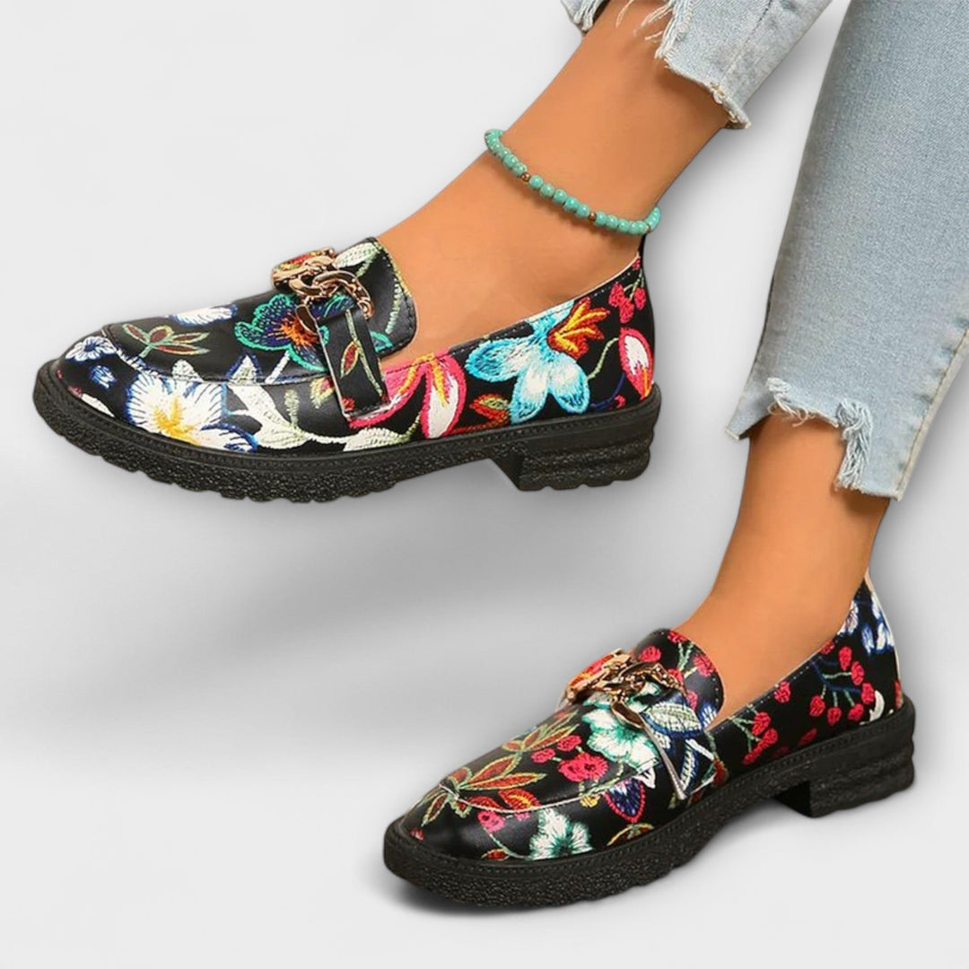 Orla – Barviti Loaferji s Cvetličnim Motivo