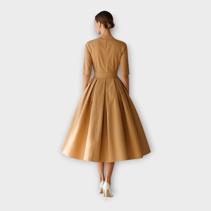 Midi obleka z elegantno minimalistično estetiko