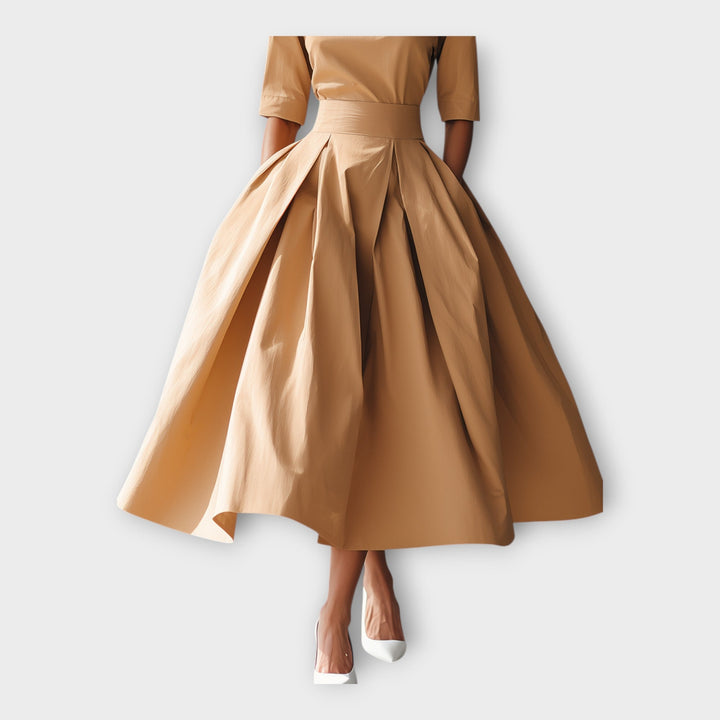 Midi obleka z elegantno minimalistično estetiko