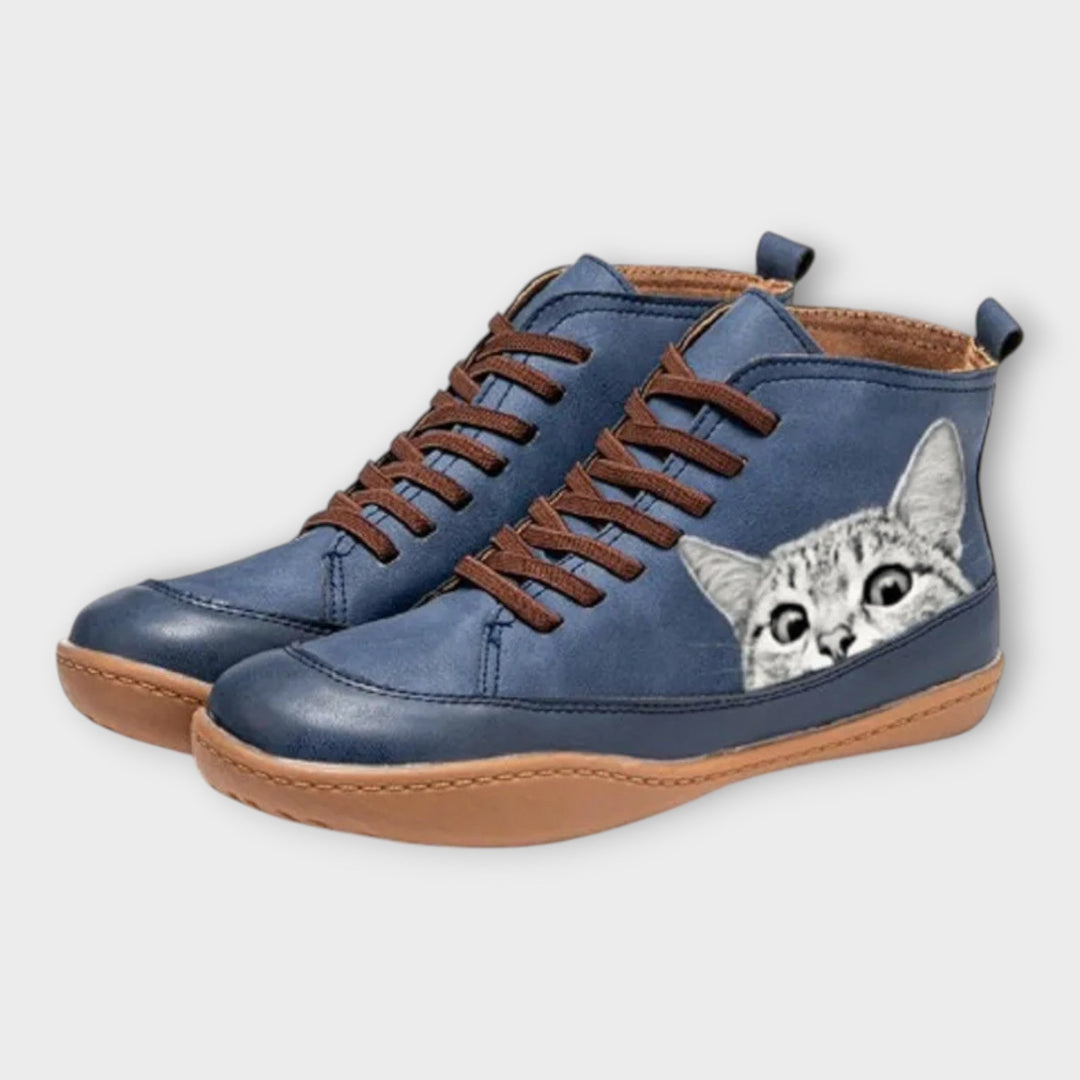 Chic Sneakers with Subtle Design