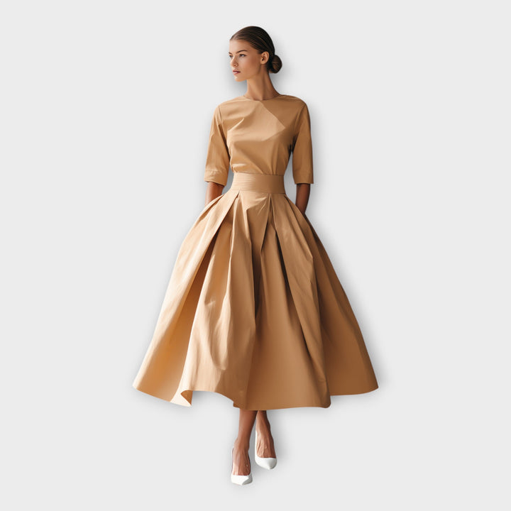 Midi obleka z elegantno minimalistično estetiko