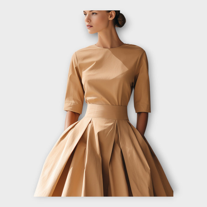 Midi obleka z elegantno minimalistično estetiko